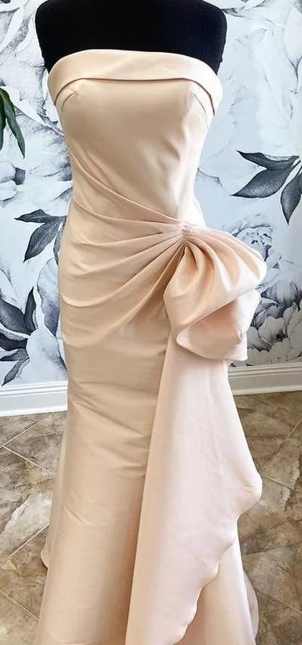 Stylish Mermaid Satin Long Bridesmaid Dress with Straight Neckline, Online