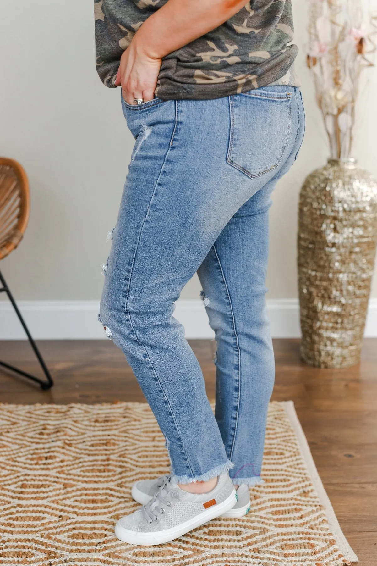 Kan Can Mid Rise Jeans Genevieve Wash