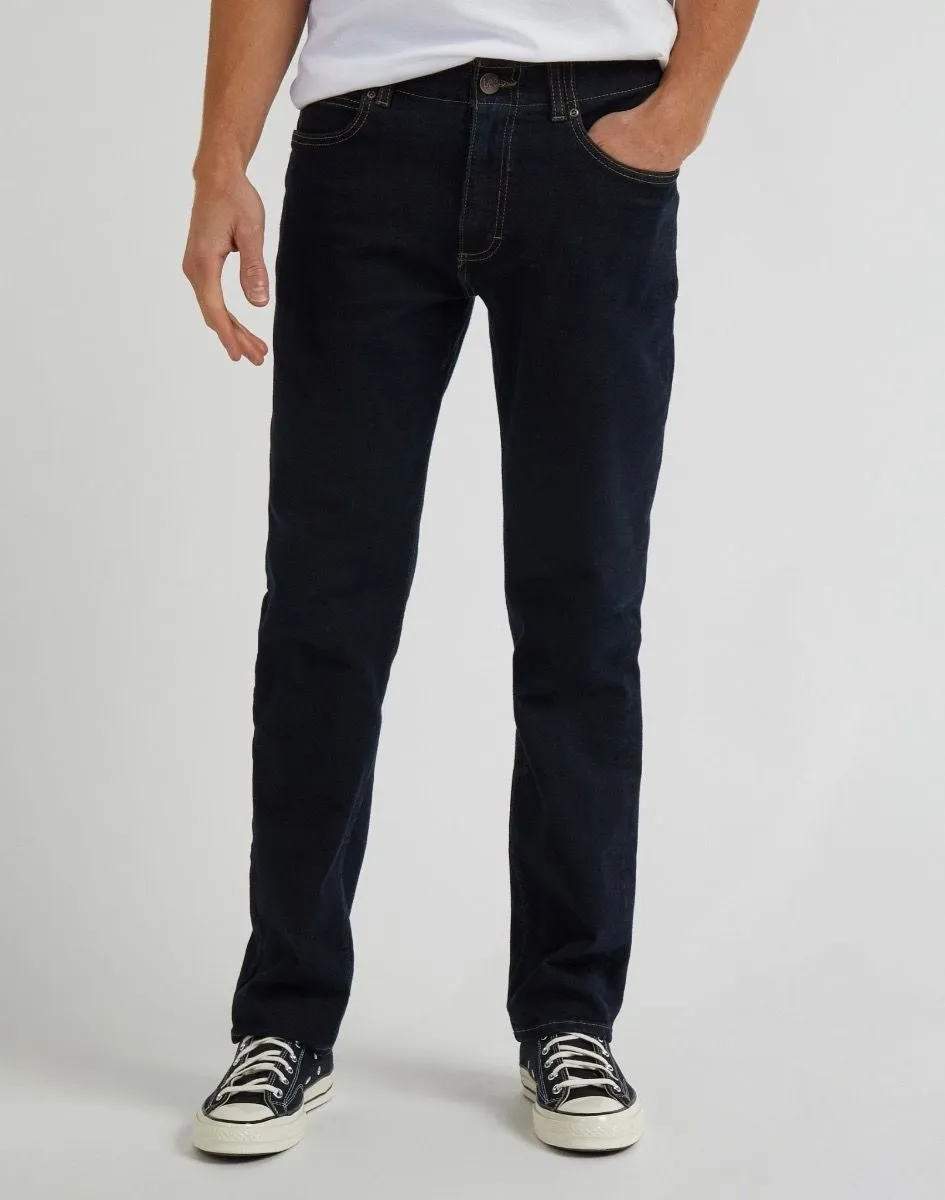 Straight Denim Stretch Jeans in MVP Rinse by Lee Extreme Motion