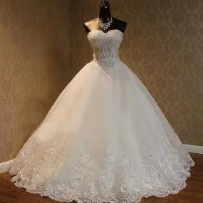 Luxurious Sweetheart Rhinestone White Lace Wedding Gown