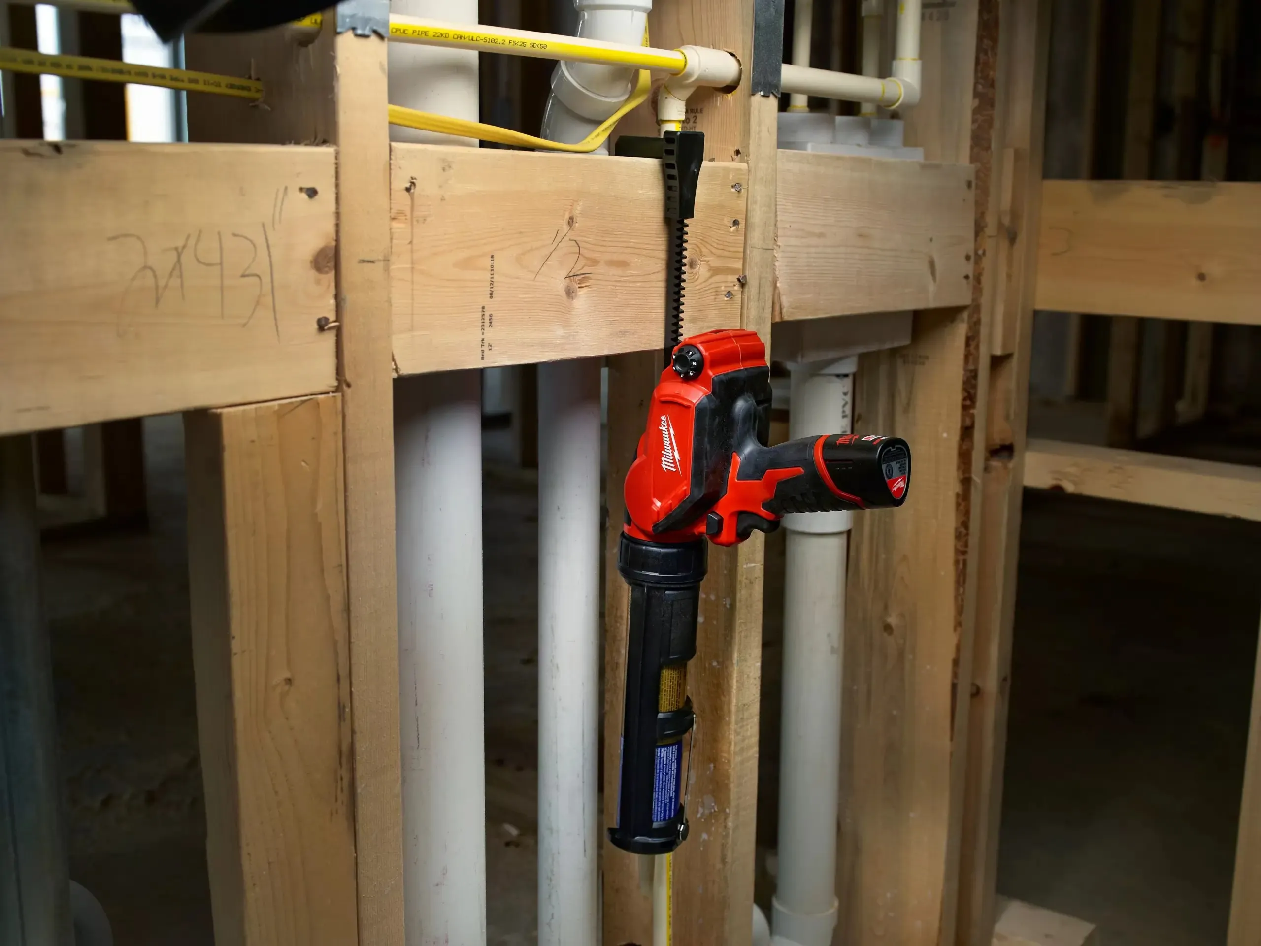 Milwaukee 2441-20 M12 12 Volt Lithium-Ion Cordless 10 oz Caulk Gun– Tool Only
