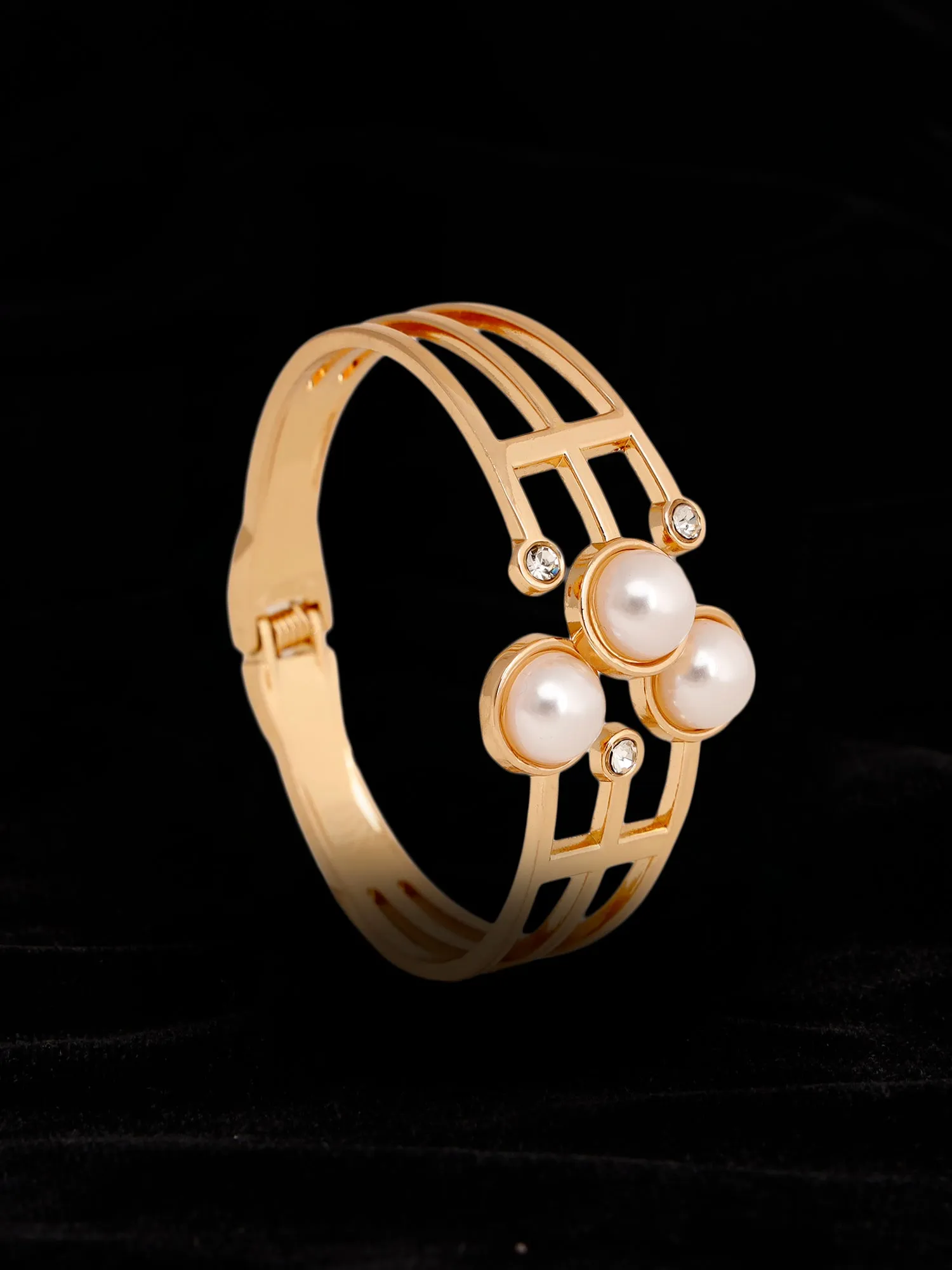 Opulent Gold Bracelet With Pearls