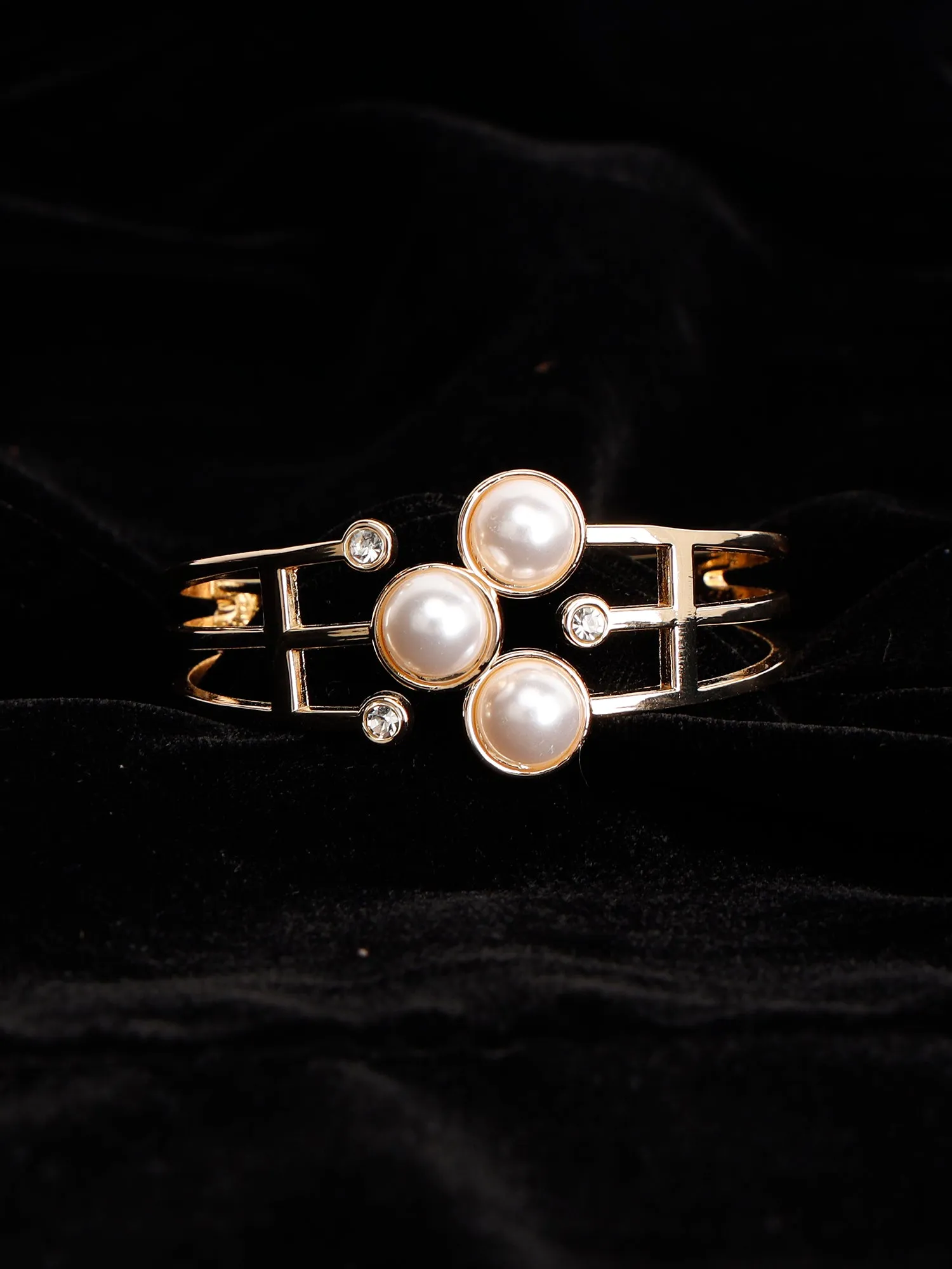 Opulent Gold Bracelet With Pearls