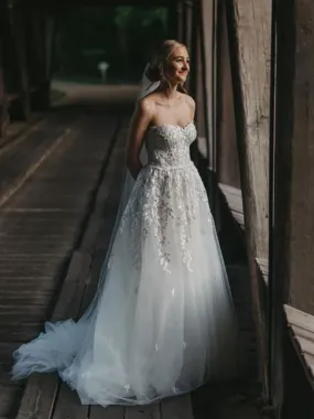 Sleeveless Straight A-line Lace Tulle Long Wedding Dresses